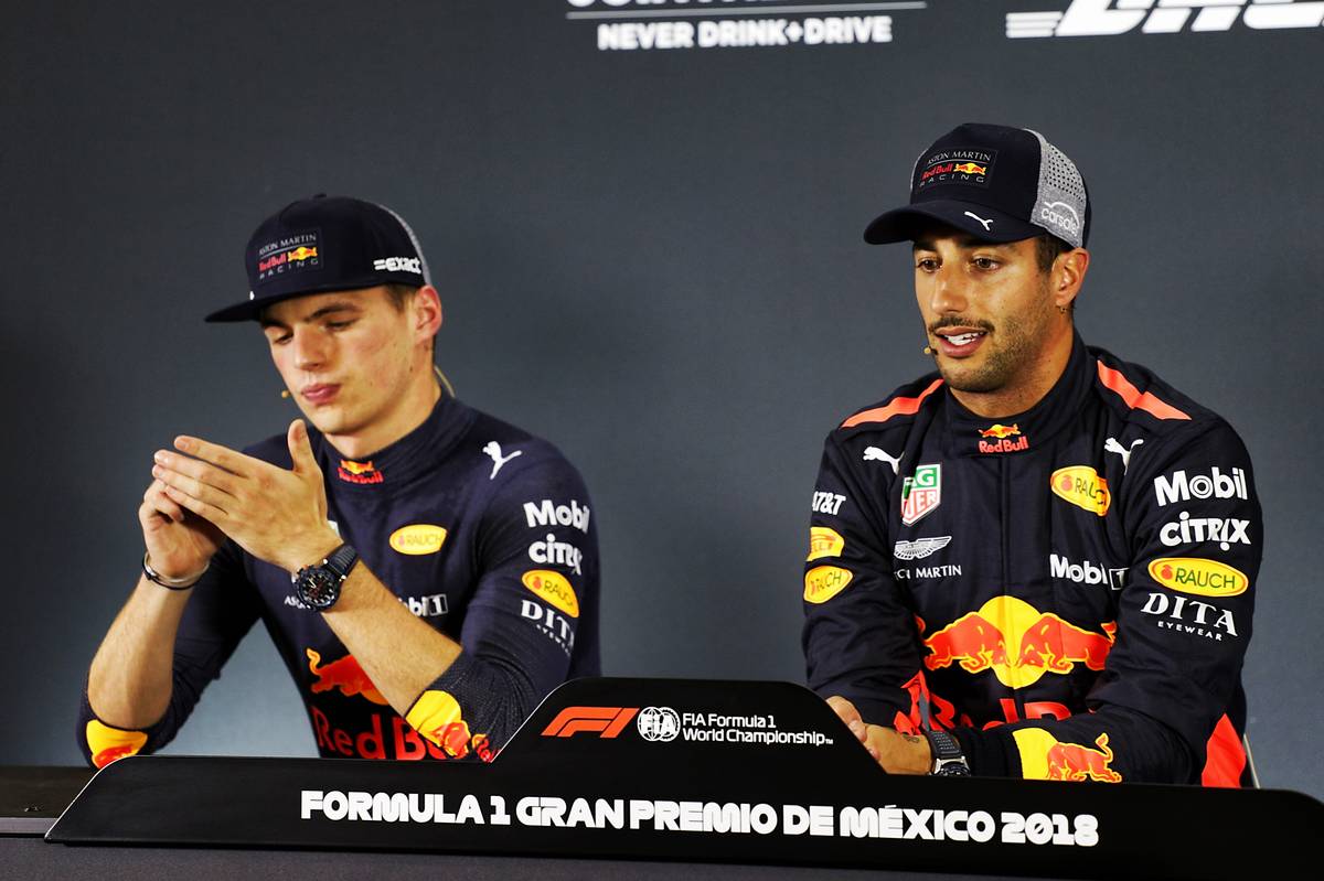 (L to R): Max Verstappen (NLD) Red Bull Racing with pole sitter and Daniel Ricciardo