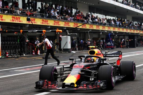 Max Verstappen (NLD) Red Bull Racing RB14 leaves the pits.
27.10.2018. Formula 1 World Championship, Rd 19, Mexican Grand Prix, Mexico City, Mexico, Qualifying Day.
- www.xpbimages.com, EMail: requests@xpbimages.com - copy of publication required for printed pictures. Every used picture is fee-liable. © Copyright: Batchelor / XPB Images