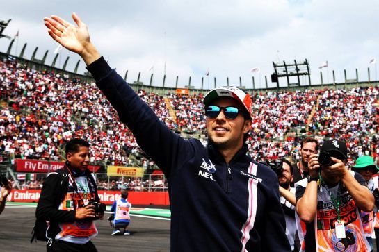 Sergio Perez (MEX) Racing Point Force India F1 Team on the drivers parade.
28.10.2018. Formula 1 World Championship, Rd 19, Mexican Grand Prix, Mexico City, Mexico, Race Day.
- www.xpbimages.com, EMail: requests@xpbimages.com - copy of publication required for printed pictures. Every used picture is fee-liable. © Copyright: Batchelor / XPB Images
