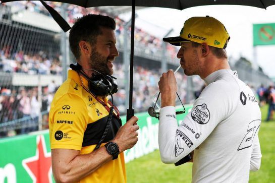 Nico Hulkenberg (GER) Renault Sport F1 Team with Martin Poole (GBR) Renault Sport F1 Team Personal Trainer on the grid.
28.10.2018. Formula 1 World Championship, Rd 19, Mexican Grand Prix, Mexico City, Mexico, Race Day.
- www.xpbimages.com, EMail: requests@xpbimages.com - copy of publication required for printed pictures. Every used picture is fee-liable. © Copyright: Batchelor / XPB Images