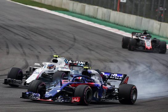 Pierre Gasly (FRA) Scuderia Toro Rosso STR13 and Sergey Sirotkin (RUS) Williams FW41 battle for position.
28.10.2018. Formula 1 World Championship, Rd 19, Mexican Grand Prix, Mexico City, Mexico, Race Day.
- www.xpbimages.com, EMail: requests@xpbimages.com - copy of publication required for printed pictures. Every used picture is fee-liable. © Copyright: Batchelor / XPB Images