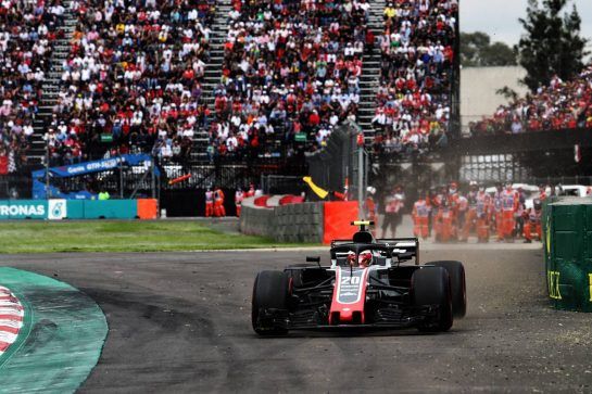 Kevin Magnussen (DEN) Haas VF-18 runs wide.
28.10.2018. Formula 1 World Championship, Rd 19, Mexican Grand Prix, Mexico City, Mexico, Race Day.
- www.xpbimages.com, EMail: requests@xpbimages.com - copy of publication required for printed pictures. Every used picture is fee-liable. © Copyright: Moy / XPB Images