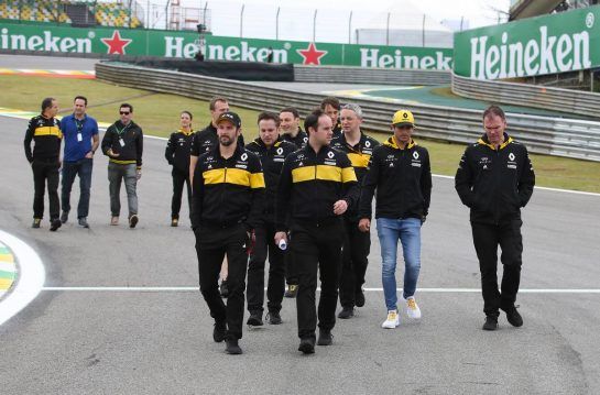 Carlos Sainz Jr (ESP) Renault F1 Team, Alan Permane (GBR) Renault Sport F1 Team Trackside Operations Director 
08.11.2018. Formula 1 World Championship, Rd 20, Brazilian Grand Prix, Sao Paulo, Brazil, Preparation Day.
- www.xpbimages.com, EMail: requests@xpbimages.com - copy of publication required for printed pictures. Every used picture is fee-liable. © Copyright: Charniaux / XPB Images