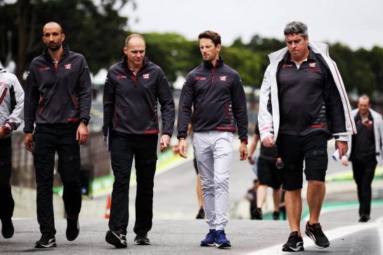 Romain Grosjean (FRA) Haas F1 Team walks the circuit with the team.
08.11.2018. Formula 1 World Championship, Rd 20, Brazilian Grand Prix, Sao Paulo, Brazil, Preparation Day.
- www.xpbimages.com, EMail: requests@xpbimages.com - copy of publication required for printed pictures. Every used picture is fee-liable. © Copyright: Batchelor / XPB Images