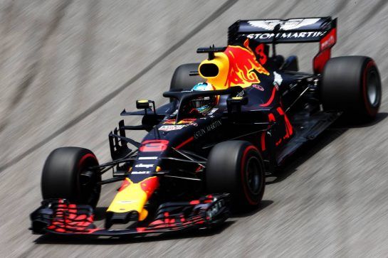 Daniel Ricciardo (AUS) Red Bull Racing RB14.
09.11.2018. Formula 1 World Championship, Rd 20, Brazilian Grand Prix, Sao Paulo, Brazil, Practice Day.
- www.xpbimages.com, EMail: requests@xpbimages.com - copy of publication required for printed pictures. Every used picture is fee-liable. © Copyright: Moy / XPB Images