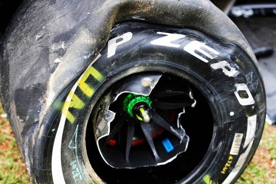 The damaged Renault Sport F1 Team RS18 of Nico Hulkenberg (GER) Renault Sport F1 Team, who crashed in the first practice session.
09.11.2018. Formula 1 World Championship, Rd 20, Brazilian Grand Prix, Sao Paulo, Brazil, Practice Day.
- www.xpbimages.com, EMail: requests@xpbimages.com - copy of publication required for printed pictures. Every used picture is fee-liable. © Copyright: Moy / XPB Images