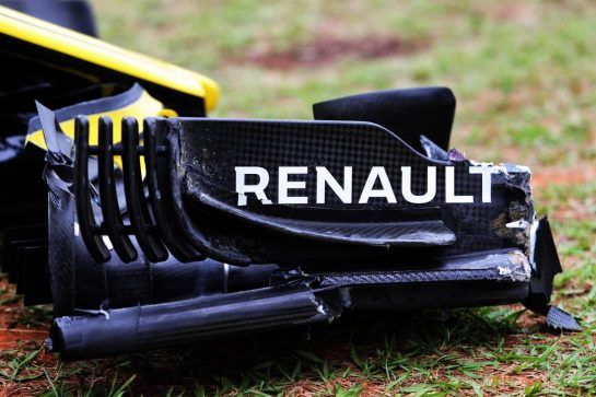 The damaged Renault Sport F1 Team RS18 of Nico Hulkenberg (GER) Renault Sport F1 Team, who crashed in the first practice session.
09.11.2018. Formula 1 World Championship, Rd 20, Brazilian Grand Prix, Sao Paulo, Brazil, Practice Day.
- www.xpbimages.com, EMail: requests@xpbimages.com - copy of publication required for printed pictures. Every used picture is fee-liable. © Copyright: Moy / XPB Images