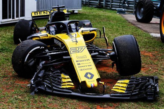 The damaged Renault Sport F1 Team RS18 of Nico Hulkenberg (GER) Renault Sport F1 Team, who crashed in the first practice session.
09.11.2018. Formula 1 World Championship, Rd 20, Brazilian Grand Prix, Sao Paulo, Brazil, Practice Day.
- www.xpbimages.com, EMail: requests@xpbimages.com - copy of publication required for printed pictures. Every used picture is fee-liable. © Copyright: Moy / XPB Images