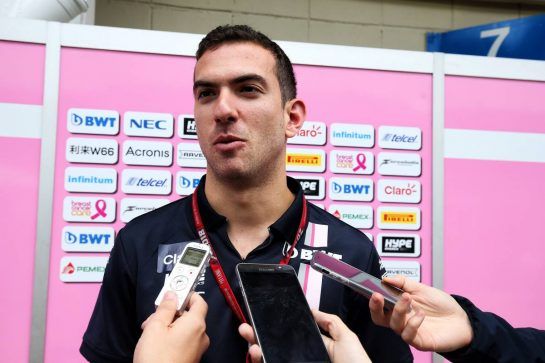 Nicholas Latifi (CDN) Racing Point Force India F1 Team Development Driver with the media.
09.11.2018. Formula 1 World Championship, Rd 20, Brazilian Grand Prix, Sao Paulo, Brazil, Practice Day.
- www.xpbimages.com, EMail: requests@xpbimages.com - copy of publication required for printed pictures. Every used picture is fee-liable. © Copyright: Moy / XPB Images