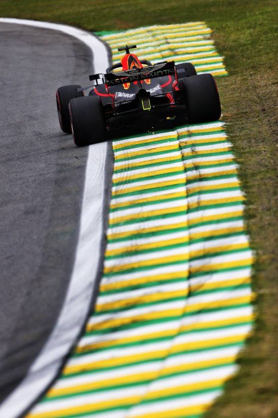 Daniel Ricciardo (AUS) Red Bull Racing RB14.
09.11.2018. Formula 1 World Championship, Rd 20, Brazilian Grand Prix, Sao Paulo, Brazil, Practice Day.
- www.xpbimages.com, EMail: requests@xpbimages.com - copy of publication required for printed pictures. Every used picture is fee-liable. © Copyright: Moy / XPB Images