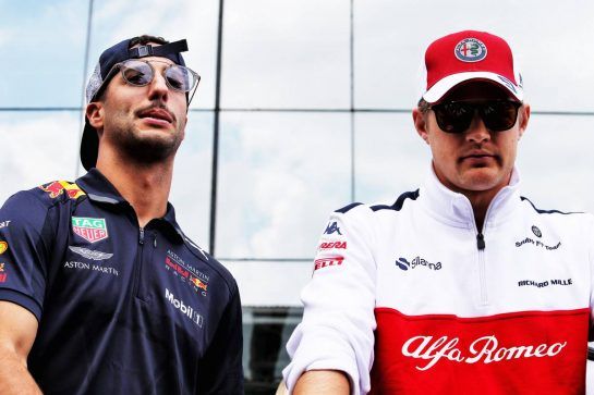 (L to R): Daniel Ricciardo (AUS) Red Bull Racing with Marcus Ericsson (SWE) Sauber F1 Team on the drivers parade.
11.11.2018. Formula 1 World Championship, Rd 20, Brazilian Grand Prix, Sao Paulo, Brazil, Race Day.
- www.xpbimages.com, EMail: requests@xpbimages.com - copy of publication required for printed pictures. Every used picture is fee-liable. © Copyright: Batchelor / XPB Images