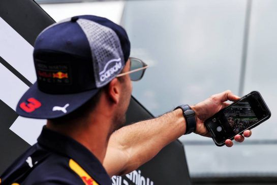 Daniel Ricciardo (AUS) Red Bull Racing on the drivers parade.
11.11.2018. Formula 1 World Championship, Rd 20, Brazilian Grand Prix, Sao Paulo, Brazil, Race Day.
- www.xpbimages.com, EMail: requests@xpbimages.com - copy of publication required for printed pictures. Every used picture is fee-liable. © Copyright: Batchelor / XPB Images