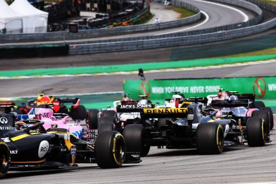 Nico Hulkenberg (GER) Renault Sport F1 Team RS18 at the start of the race.
11.11.2018. Formula 1 World Championship, Rd 20, Brazilian Grand Prix, Sao Paulo, Brazil, Race Day.
- www.xpbimages.com, EMail: requests@xpbimages.com - copy of publication required for printed pictures. Every used picture is fee-liable. © Copyright: Charniaux / XPB Images