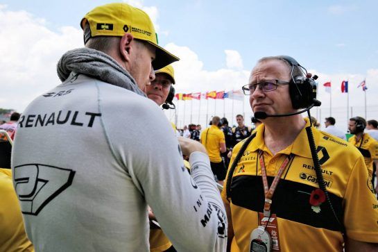 Nico Hulkenberg (GER) Renault Sport F1 Team with Mark Slade (GBR) Renault Sport F1 Team Race Engineer on the grid.
11.11.2018. Formula 1 World Championship, Rd 20, Brazilian Grand Prix, Sao Paulo, Brazil, Race Day.
- www.xpbimages.com, EMail: requests@xpbimages.com - copy of publication required for printed pictures. Every used picture is fee-liable. © Copyright: Charniaux / XPB Images