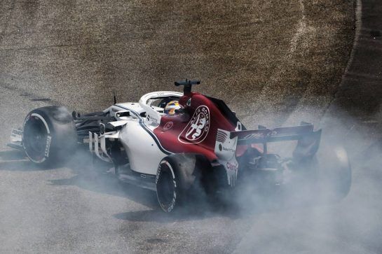 Marcus Ericsson (SWE) Sauber C37 spins.
11.11.2018. Formula 1 World Championship, Rd 20, Brazilian Grand Prix, Sao Paulo, Brazil, Race Day.
- www.xpbimages.com, EMail: requests@xpbimages.com - copy of publication required for printed pictures. Every used picture is fee-liable. © Copyright: Moy / XPB Images