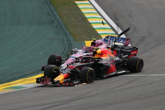 Max Verstappen (NLD) Red Bull Racing RB14 and Esteban Ocon (FRA) Racing Point Force India F1 VJM11 collide.
11.11.2018. Formula 1 World Championship, Rd 20, Brazilian Grand Prix, Sao Paulo, Brazil, Race Day.
- www.xpbimages.com, EMail: requests@xpbimages.com - copy of publication required for printed pictures. Every used picture is fee-liable. © Copyright: Photo4 / XPB Images