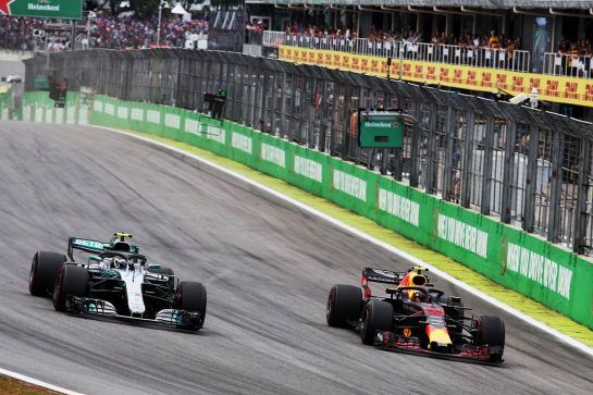 Valtteri Bottas (FIN) Mercedes AMG F1 W09 and Max Verstappen (NLD) Red Bull Racing RB14 battle for position.
11.11.2018. Formula 1 World Championship, Rd 20, Brazilian Grand Prix, Sao Paulo, Brazil, Race Day.
- www.xpbimages.com, EMail: requests@xpbimages.com - copy of publication required for printed pictures. Every used picture is fee-liable. © Copyright: Charniaux / XPB Images