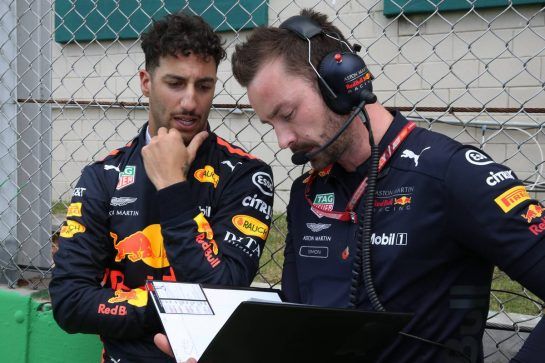 Daniel Ricciardo (AUS) Red Bull Racing RB14.
11.11.2018. Formula 1 World Championship, Rd 20, Brazilian Grand Prix, Sao Paulo, Brazil, Race Day.
- www.xpbimages.com, EMail: requests@xpbimages.com - copy of publication required for printed pictures. Every used picture is fee-liable. © Copyright: Batchelor / XPB Images