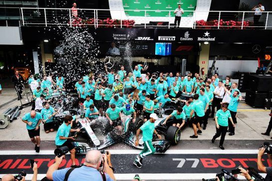 Lewis Hamilton (GBR) Mercedes AMG F1; Toto Wolff (GER) Mercedes AMG F1 Shareholder and Executive Director; and Valtteri Bottas (FIN) Mercedes AMG F1, celebrate winning the Constructors' Championship.
11.11.2018. Formula 1 World Championship, Rd 20, Brazilian Grand Prix, Sao Paulo, Brazil, Race Day.
- www.xpbimages.com, EMail: requests@xpbimages.com - copy of publication required for printed pictures. Every used picture is fee-liable. © Copyright: Moy / XPB Images