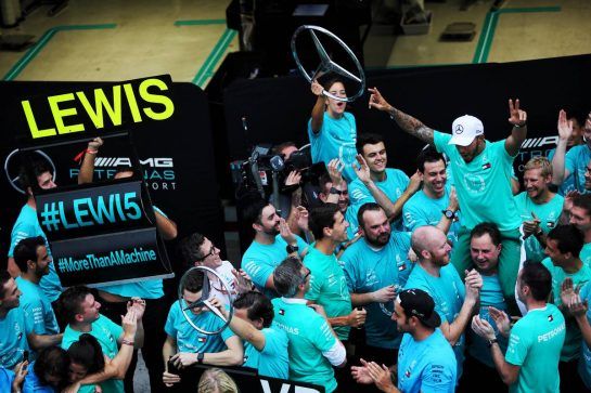 Race winner Lewis Hamilton (GBR) Mercedes AMG F1 celebrates winning the Constructor's Championship with the team.
11.11.2018. Formula 1 World Championship, Rd 20, Brazilian Grand Prix, Sao Paulo, Brazil, Race Day.
- www.xpbimages.com, EMail: requests@xpbimages.com - copy of publication required for printed pictures. Every used picture is fee-liable. © Copyright: Photo4 / XPB Images