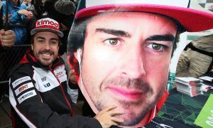 Alonso shows how to get a head in motor racing