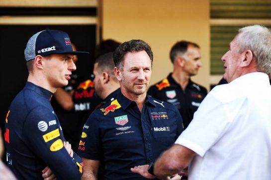 (L to R): Max Verstappen (NLD) Red Bull Racing with Christian Horner (GBR) Red Bull Racing Team Principal and Dr Helmut Marko (AUT) Red Bull Motorsport Consultant.
22.11.2018. Formula 1 World Championship, Rd 21, Abu Dhabi Grand Prix, Yas Marina Circuit, Abu Dhabi, Preparation Day.
- www.xpbimages.com, EMail: requests@xpbimages.com - copy of publication required for printed pictures. Every used picture is fee-liable. © Copyright: Batchelor / XPB Images