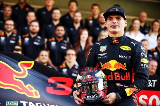 Max Verstappen (NLD) Red Bull Racing at a team photograph.
22.11.2018. Formula 1 World Championship, Rd 21, Abu Dhabi Grand Prix, Yas Marina Circuit, Abu Dhabi, Preparation Day.
- www.xpbimages.com, EMail: requests@xpbimages.com - copy of publication required for printed pictures. Every used picture is fee-liable. © Copyright: Batchelor / XPB Images