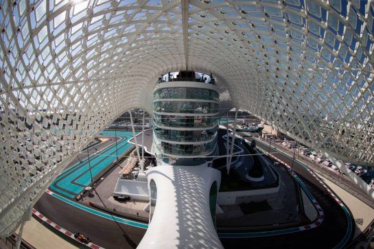Fernando Alonso (ESP) McLaren MCL33.
23.11.2018. Formula 1 World Championship, Rd 21, Abu Dhabi Grand Prix, Yas Marina Circuit, Abu Dhabi, Practice Day.
- www.xpbimages.com, EMail: requests@xpbimages.com - copy of publication required for printed pictures. Every used picture is fee-liable. © Copyright: Bearne / XPB Images