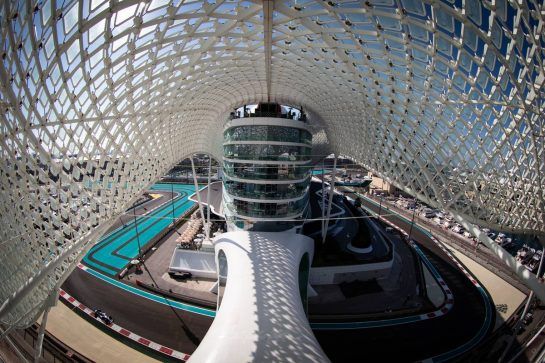 Valtteri Bottas (FIN) Mercedes AMG F1 W09.
23.11.2018. Formula 1 World Championship, Rd 21, Abu Dhabi Grand Prix, Yas Marina Circuit, Abu Dhabi, Practice Day.
- www.xpbimages.com, EMail: requests@xpbimages.com - copy of publication required for printed pictures. Every used picture is fee-liable. © Copyright: Bearne / XPB Images