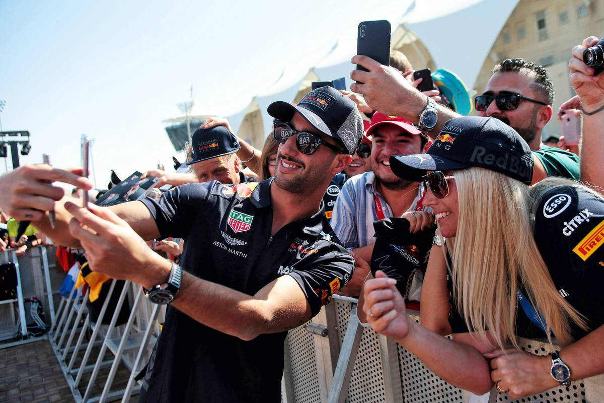 Daniel Ricciardo (AUS) Red Bull Racing signs autographs for the fans.