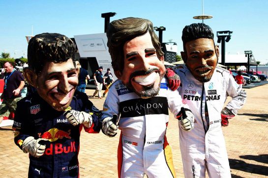 Circuit atmosphere.
23.11.2018. Formula 1 World Championship, Rd 21, Abu Dhabi Grand Prix, Yas Marina Circuit, Abu Dhabi, Practice Day.
- www.xpbimages.com, EMail: requests@xpbimages.com - copy of publication required for printed pictures. Every used picture is fee-liable. © Copyright: Photo4 / XPB Images