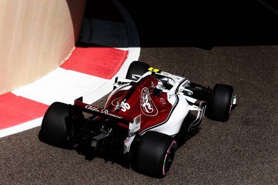 Antonio Giovinazzi (ITA) Sauber C37 Test Driver.
23.11.2018. Formula 1 World Championship, Rd 21, Abu Dhabi Grand Prix, Yas Marina Circuit, Abu Dhabi, Practice Day.
- www.xpbimages.com, EMail: requests@xpbimages.com - copy of publication required for printed pictures. Every used picture is fee-liable. © Copyright: Photo4 / XPB Images