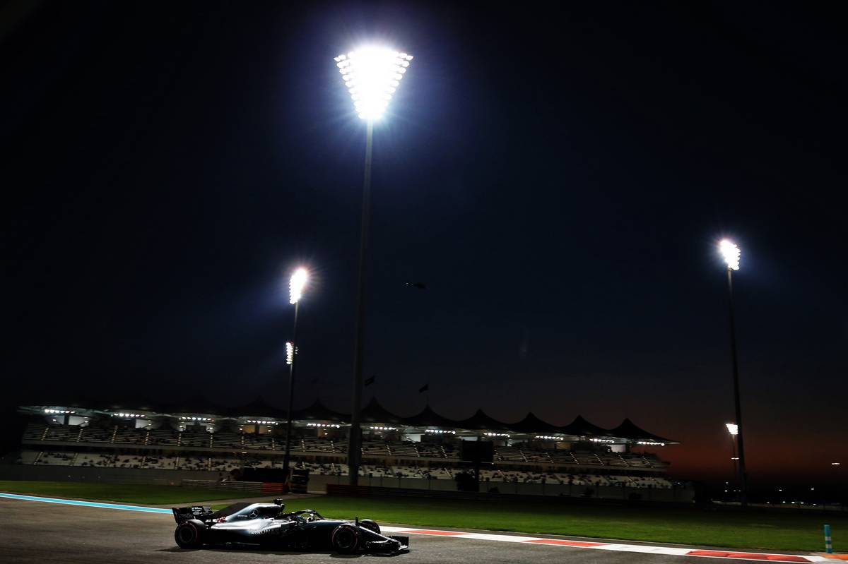 Lewis Hamilton (GBR) Mercedes AMG F1 W09.