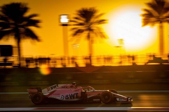 Esteban Ocon (FRA) Racing Point Force India F1 VJM11.
23.11.2018. Formula 1 World Championship, Rd 21, Abu Dhabi Grand Prix, Yas Marina Circuit, Abu Dhabi, Practice Day.
- www.xpbimages.com, EMail: requests@xpbimages.com - copy of publication required for printed pictures. Every used picture is fee-liable. © Copyright: Bearne / XPB Images