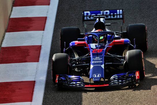Brendon Hartley (NZL) Scuderia Toro Rosso STR13.
24.11.2018. Formula 1 World Championship, Rd 21, Abu Dhabi Grand Prix, Yas Marina Circuit, Abu Dhabi, Qualifying Day.
- www.xpbimages.com, EMail: requests@xpbimages.com - copy of publication required for printed pictures. Every used picture is fee-liable. © Copyright: Bearne / XPB Images