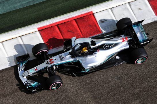 Lewis Hamilton (GBR) Mercedes AMG F1 W09.
24.11.2018. Formula 1 World Championship, Rd 21, Abu Dhabi Grand Prix, Yas Marina Circuit, Abu Dhabi, Qualifying Day.
- www.xpbimages.com, EMail: requests@xpbimages.com - copy of publication required for printed pictures. Every used picture is fee-liable. © Copyright: Moy / XPB Images