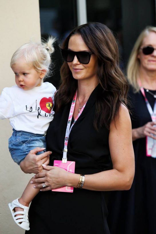 Minttu Raikkonen (FIN) with daughter Rianna.
24.11.2018. Formula 1 World Championship, Rd 21, Abu Dhabi Grand Prix, Yas Marina Circuit, Abu Dhabi, Qualifying Day.
- www.xpbimages.com, EMail: requests@xpbimages.com - copy of publication required for printed pictures. Every used picture is fee-liable. © Copyright: Batchelor / XPB Images