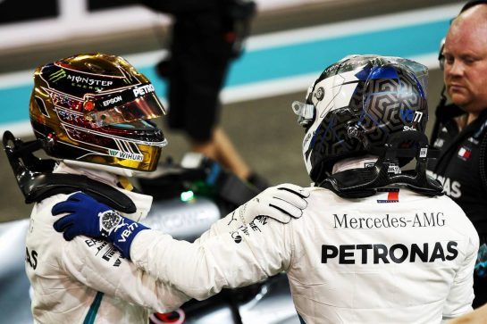 (L to R): Lewis Hamilton (GBR) Mercedes AMG F1 celebrates his pole position with team mate Valtteri Bottas (FIN) Mercedes AMG F1 in qualifying parc ferme.
24.11.2018. Formula 1 World Championship, Rd 21, Abu Dhabi Grand Prix, Yas Marina Circuit, Abu Dhabi, Qualifying Day.
- www.xpbimages.com, EMail: requests@xpbimages.com - copy of publication required for printed pictures. Every used picture is fee-liable. © Copyright: Batchelor / XPB Images