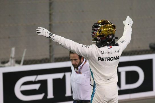 Lewis Hamilton (GBR) Mercedes AMG F1 W09.
24.11.2018. Formula 1 World Championship, Rd 21, Abu Dhabi Grand Prix, Yas Marina Circuit, Abu Dhabi, Qualifying Day.
- www.xpbimages.com, EMail: requests@xpbimages.com - copy of publication required for printed pictures. Every used picture is fee-liable. © Copyright: Batchelor / XPB Images