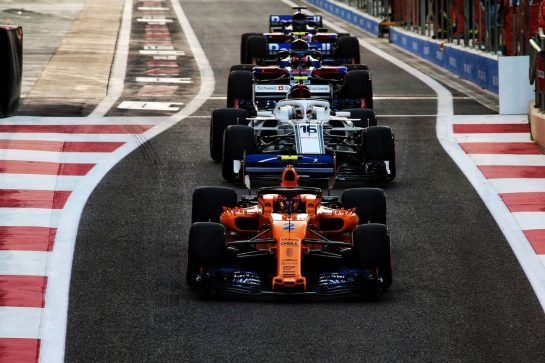 Stoffel Vandoorne (BEL) McLaren MCL33.
24.11.2018. Formula 1 World Championship, Rd 21, Abu Dhabi Grand Prix, Yas Marina Circuit, Abu Dhabi, Qualifying Day.
- www.xpbimages.com, EMail: requests@xpbimages.com - copy of publication required for printed pictures. Every used picture is fee-liable. © Copyright: Photo4 / XPB Images