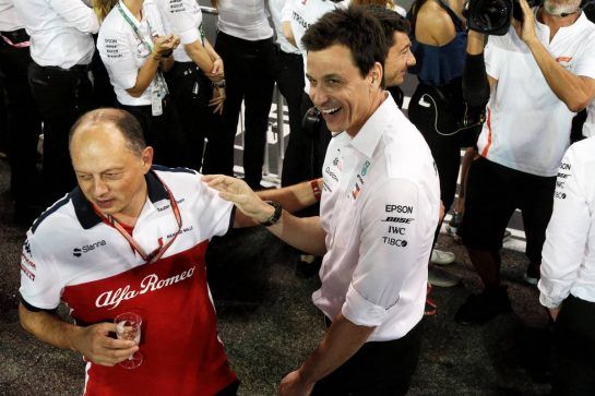 (L to R): Frederic Vasseur (FRA) Sauber F1 Team, Team Principal with Toto Wolff (GER) Mercedes AMG F1 Shareholder and Executive Director.
24.11.2018. Formula 1 World Championship, Rd 21, Abu Dhabi Grand Prix, Yas Marina Circuit, Abu Dhabi, Qualifying Day.
- www.xpbimages.com, EMail: requests@xpbimages.com - copy of publication required for printed pictures. Every used picture is fee-liable. © Copyright: Photo4 / XPB Images