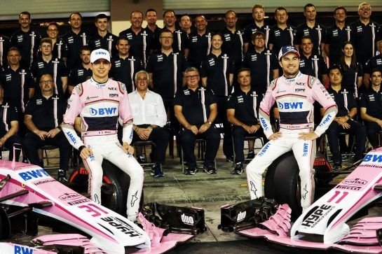 (L to R): Esteban Ocon (FRA) Racing Point Force India F1 Team and Sergio Perez (MEX) Racing Point Force India F1 Team at a team photograph.
24.11.2018. Formula 1 World Championship, Rd 21, Abu Dhabi Grand Prix, Yas Marina Circuit, Abu Dhabi, Qualifying Day.
- www.xpbimages.com, EMail: requests@xpbimages.com - copy of publication required for printed pictures. Every used picture is fee-liable. © Copyright: Bearne / XPB Images