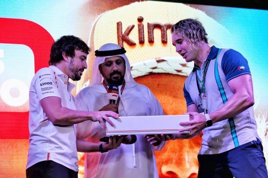 Fernando Alonso (ESP) McLaren at a presentation at possibly his final F1 Grand Prix.
24.11.2018. Formula 1 World Championship, Rd 21, Abu Dhabi Grand Prix, Yas Marina Circuit, Abu Dhabi, Qualifying Day.
- www.xpbimages.com, EMail: requests@xpbimages.com - copy of publication required for printed pictures. Every used picture is fee-liable. © Copyright: Batchelor / XPB Images
