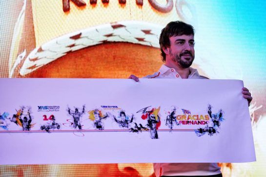 Fernando Alonso (ESP) McLaren at a presentation at possibly his final F1 Grand Prix.
24.11.2018. Formula 1 World Championship, Rd 21, Abu Dhabi Grand Prix, Yas Marina Circuit, Abu Dhabi, Qualifying Day.
- www.xpbimages.com, EMail: requests@xpbimages.com - copy of publication required for printed pictures. Every used picture is fee-liable. © Copyright: Batchelor / XPB Images