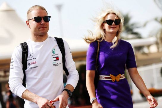 (L to R): Valtteri Bottas (FIN) Mercedes AMG F1 with his wife Emilia Bottas (FIN).
25.11.2018. Formula 1 World Championship, Rd 21, Abu Dhabi Grand Prix, Yas Marina Circuit, Abu Dhabi, Race Day.
- www.xpbimages.com, EMail: requests@xpbimages.com - copy of publication required for printed pictures. Every used picture is fee-liable. © Copyright: Batchelor / XPB Images