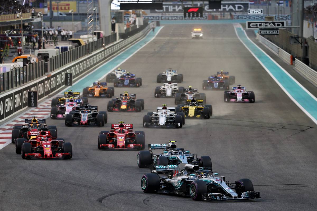Lewis Hamilton (GBR) Mercedes AMG F1 W09 leads at the start of the Abu Dhabi Grand Prix