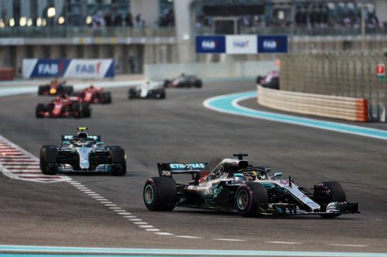 Lewis Hamilton (GBR) Mercedes AMG F1 W09.
25.11.2018. Formula 1 World Championship, Rd 21, Abu Dhabi Grand Prix, Yas Marina Circuit, Abu Dhabi, Race Day.
- www.xpbimages.com, EMail: requests@xpbimages.com - copy of publication required for printed pictures. Every used picture is fee-liable. © Copyright: Charniaux / XPB Images