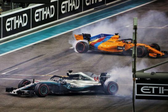 Race winner Lewis Hamilton (GBR) Mercedes AMG F1 W09 and Fernando Alonso (ESP) McLaren MCL33 perform doughnuts at the end of the race.
25.11.2018. Formula 1 World Championship, Rd 21, Abu Dhabi Grand Prix, Yas Marina Circuit, Abu Dhabi, Race Day.
- www.xpbimages.com, EMail: requests@xpbimages.com - copy of publication required for printed pictures. Every used picture is fee-liable. © Copyright: Moy / XPB Images