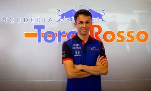 Albon nods to Valentino Rossi with 2019 race number