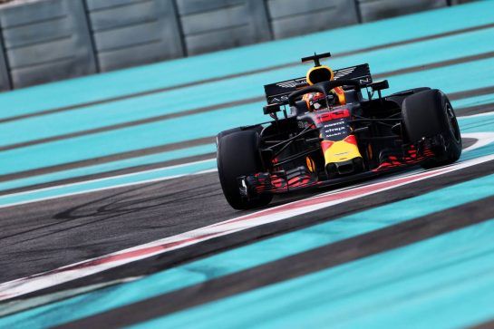 Max Verstappen (NLD) Red Bull Racing RB14 runs wide.
27.11.2018. Formula 1 Testing, Yas Marina Circuit, Abu Dhabi, Wednesday.
- www.xpbimages.com, EMail: requests@xpbimages.com - copy of publication required for printed pictures. Every used picture is fee-liable. © Copyright: Moy / XPB Images